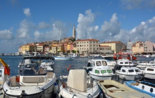 Glas Istre – ROVINJSKA “ODVODNJA” NASTAVLJA U PETOJ BRZINI Na kanalizaciju spojili sto posto korisnika – sada ih zahtjevima zatrpali bespravni graditelji